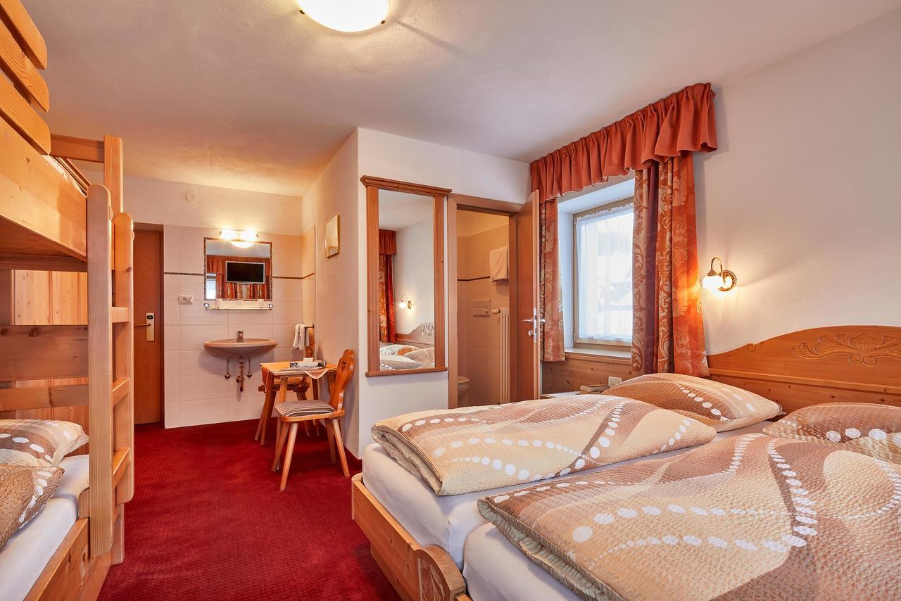 Dreibettzimmer mit Balkon